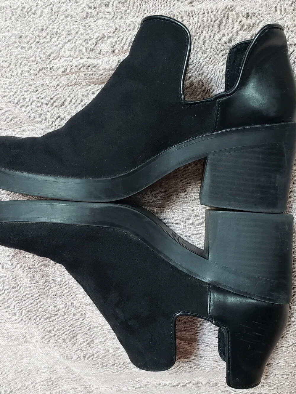 Womans Black Slip-On Boots Faux Suede W Heel